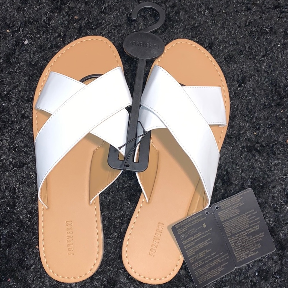 Cross Sandals-NWOT✨
